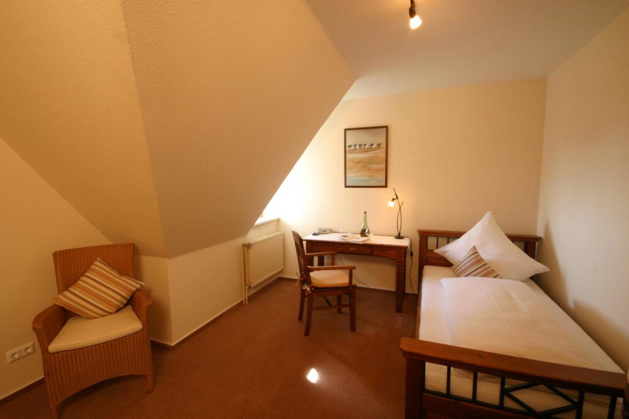Inselhotel Kapitaen Tadsen / Amrum Nebel Extérieur photo